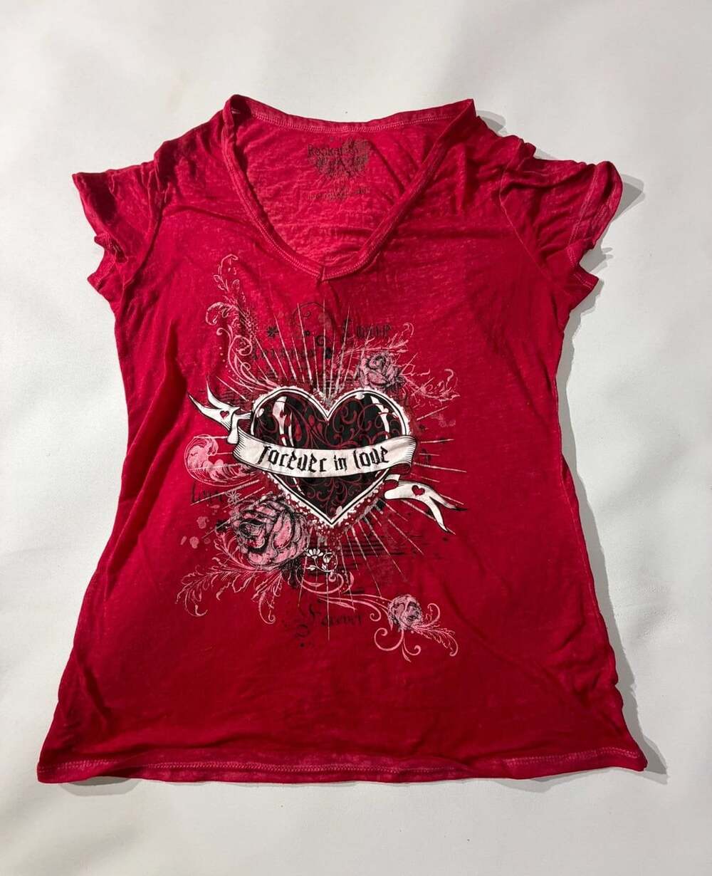 Rocker Girl Red "Forever In Love" Heart Graphic V-Neck T-Shirt Womens Large